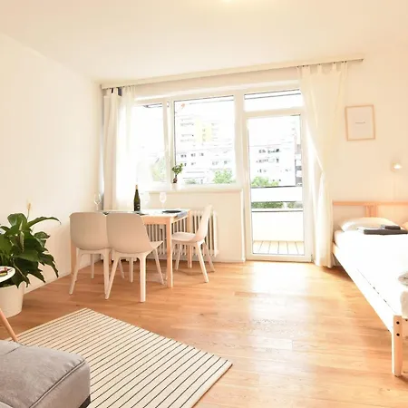Peaceful Studio Near Center Apartment